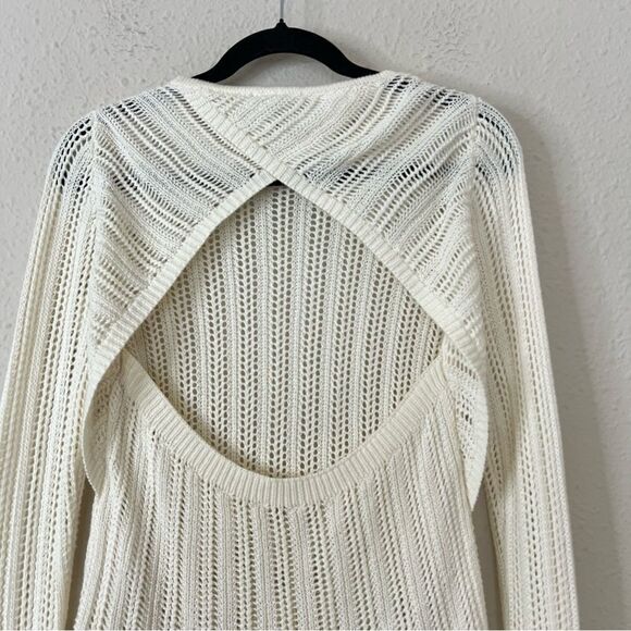 Aqua Women’s Cut Out Knit Sweater Size Medium Ivory - Picture 4 of 6
